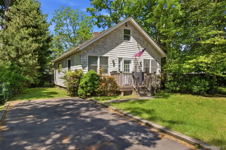 26 Garfield Avenue, East Islip, NY 11730 - #3