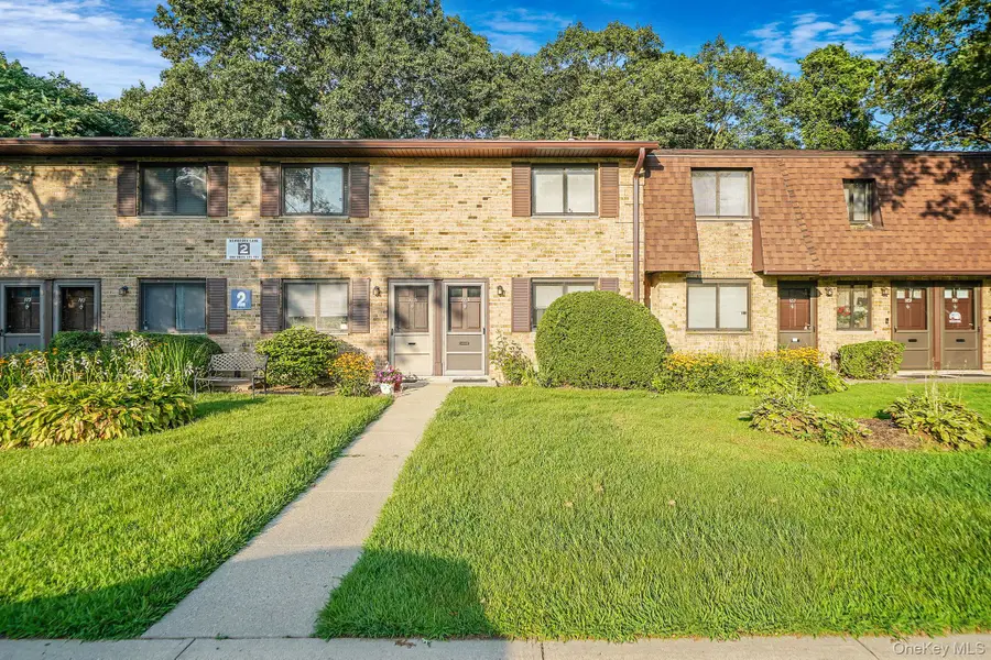 185 Newbrook #185, Bay Shore, NY 11706 - Image #3