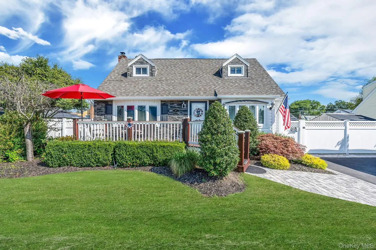 87 Ecker Avenue, West Babylon, NY 11704 - Image #1