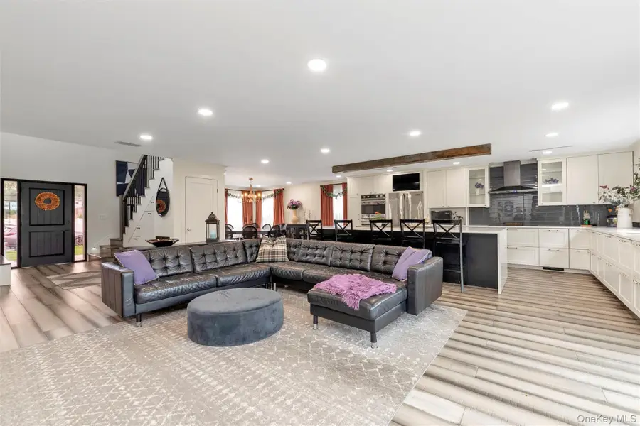 8 Family Lane, Levittown, NY 11756 - Image #3