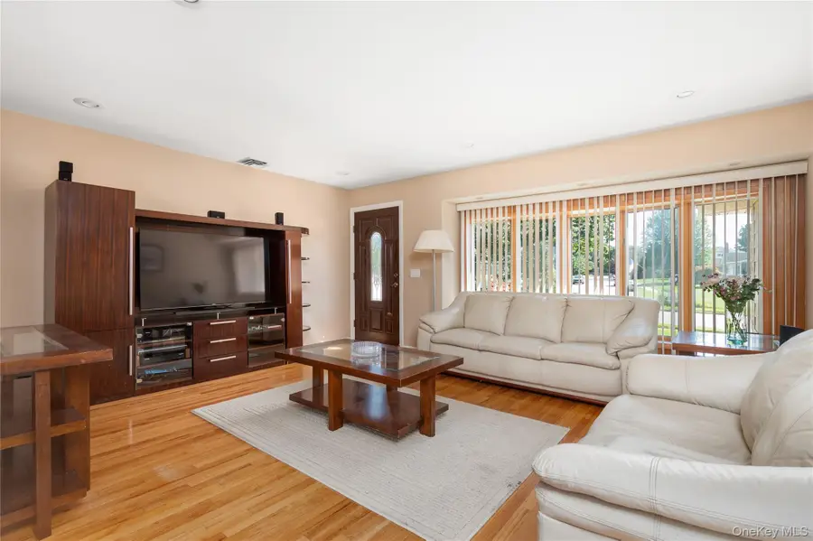 930 W Shelley Road, Bellmore, NY 11710 - Image #2