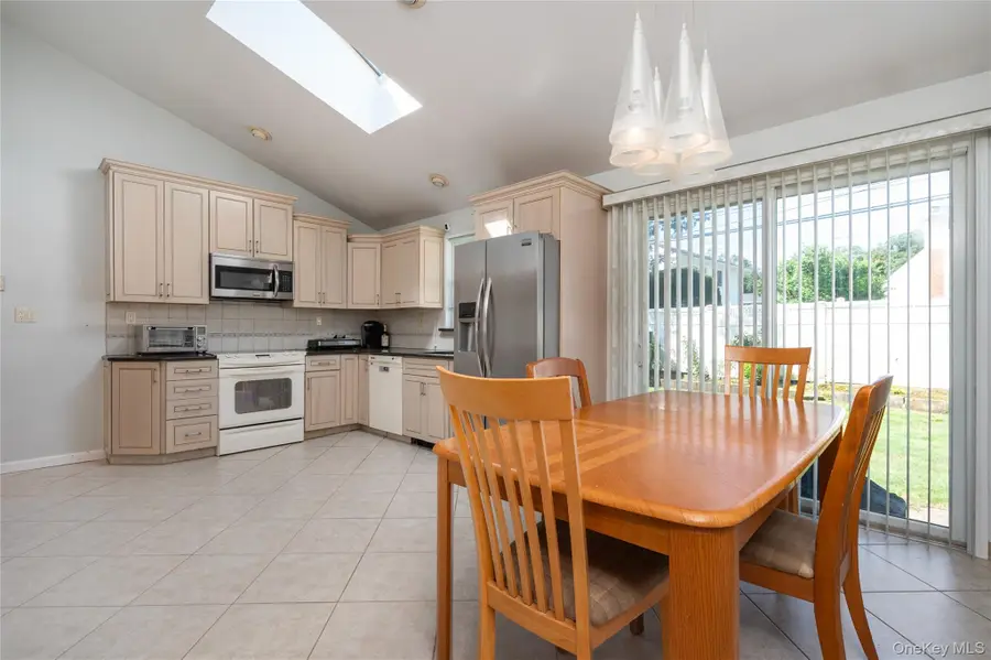 930 W Shelley Road, Bellmore, NY 11710 - Image #3