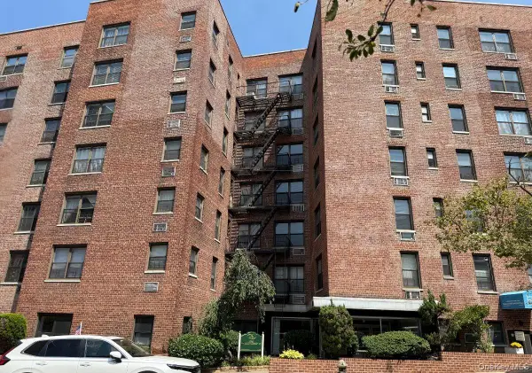 63-95 Austin Street #6G, Rego Park, NY 11374