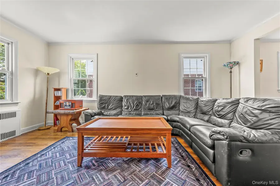 7548 195th Street, Fresh Meadows, NY 11366 - Image #3