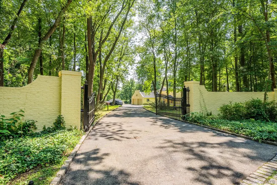 530 S Centre Island Road, Oyster Bay, NY 11771 - Image #2