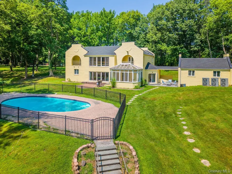 530 S Centre Island Road, Oyster Bay, NY 11771 - Image #3