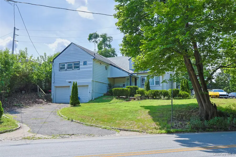 84 Middle Neck Road, Flower Hill, NY 11576 - Image #2