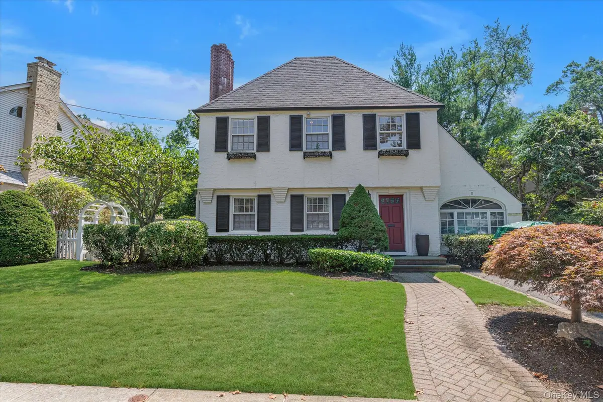 7 Stuyvesant Place, Lawrence, NY 11559 - Image #1