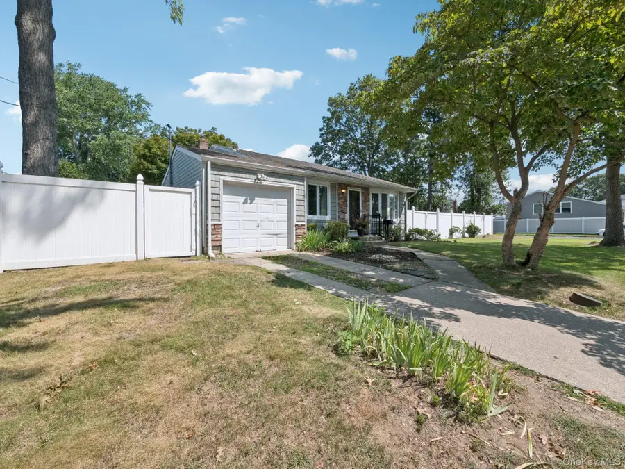 247 Woods Road, North Babylon, NY 11703 - Image #3