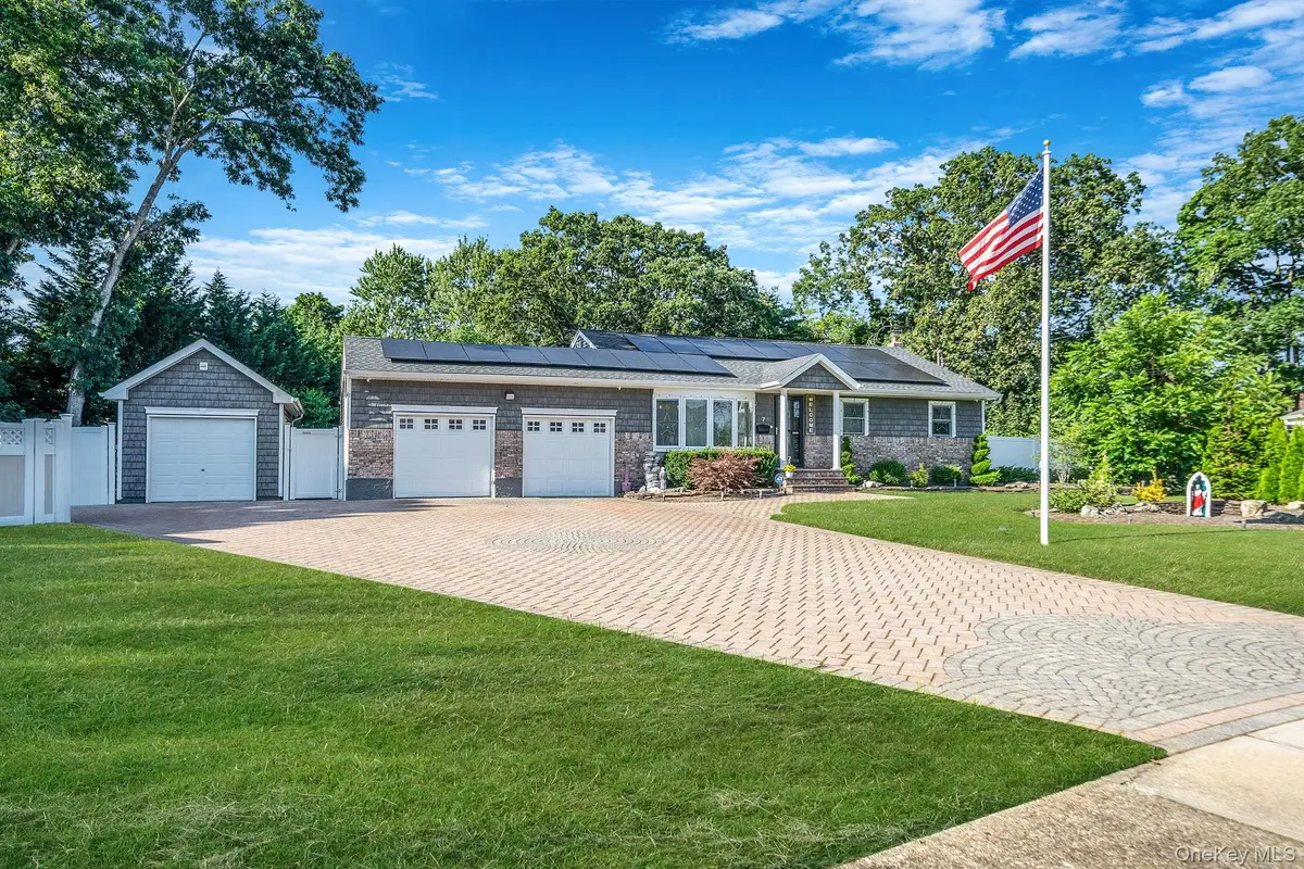 7 Rosella Court, West Babylon, NY 11704 - Image #1