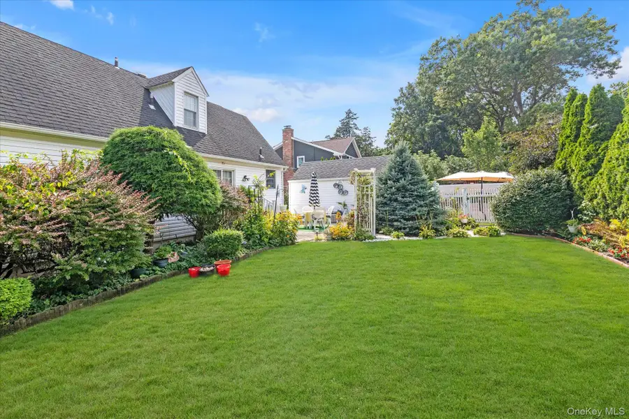 635 Rockland Street, Westbury, NY 11590 - Image #2