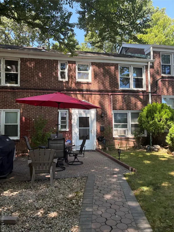 68 Hilltop Acres #68, Yonkers, NY 10704