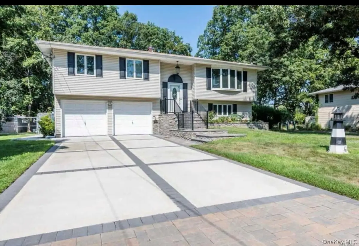 16 Maryanne Ave, Port Jefferson Station, NY 11776 - Image #1