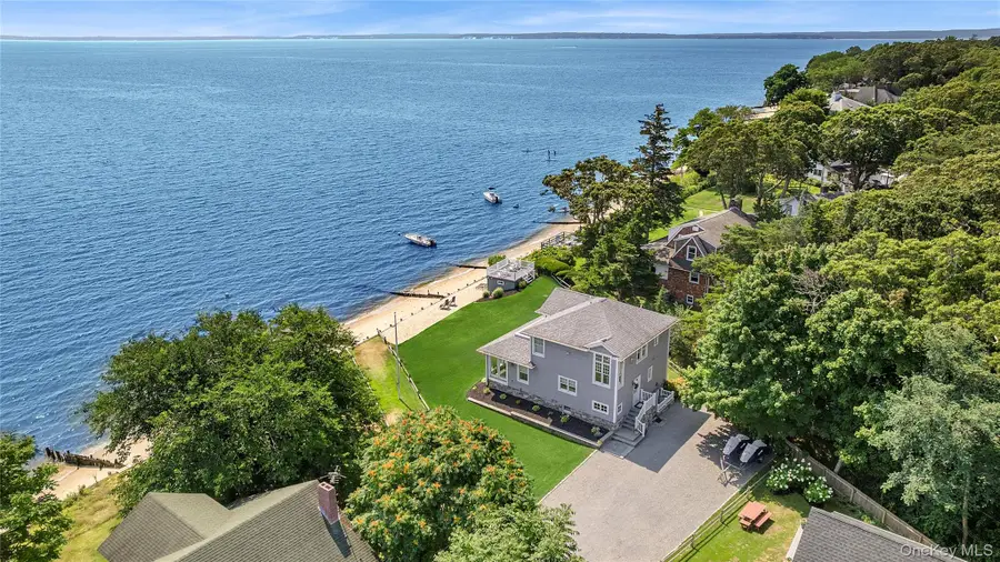 5218 Peconic Bay Boulevard, Laurel, NY 11948 - Image #3