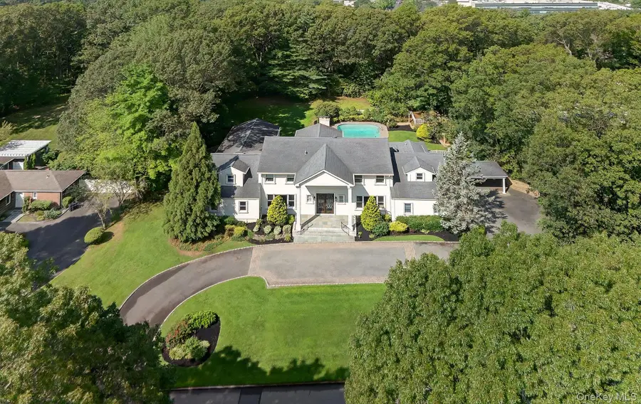 182 Yukon Drive, Woodbury, NY 11797 - Image #2