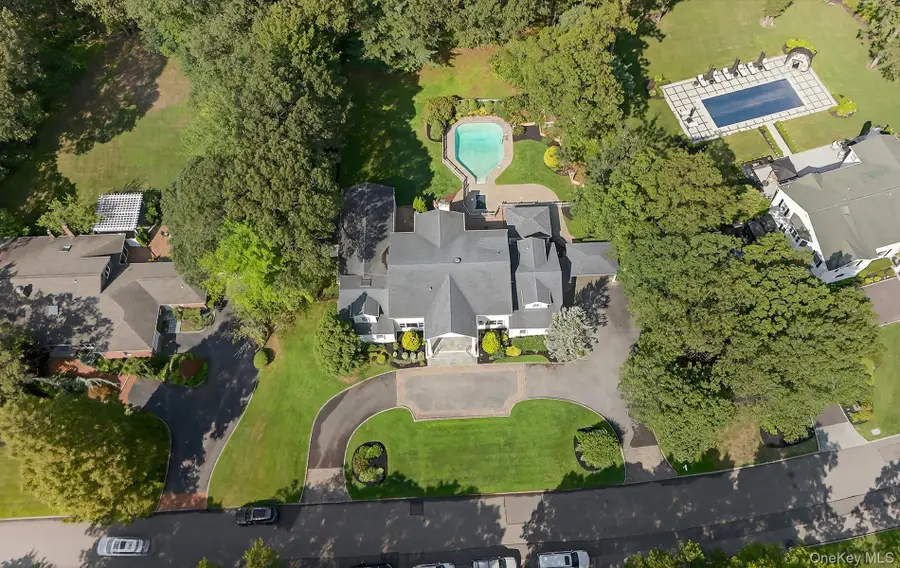 182 Yukon Drive, Woodbury, NY 11797 - Image #3