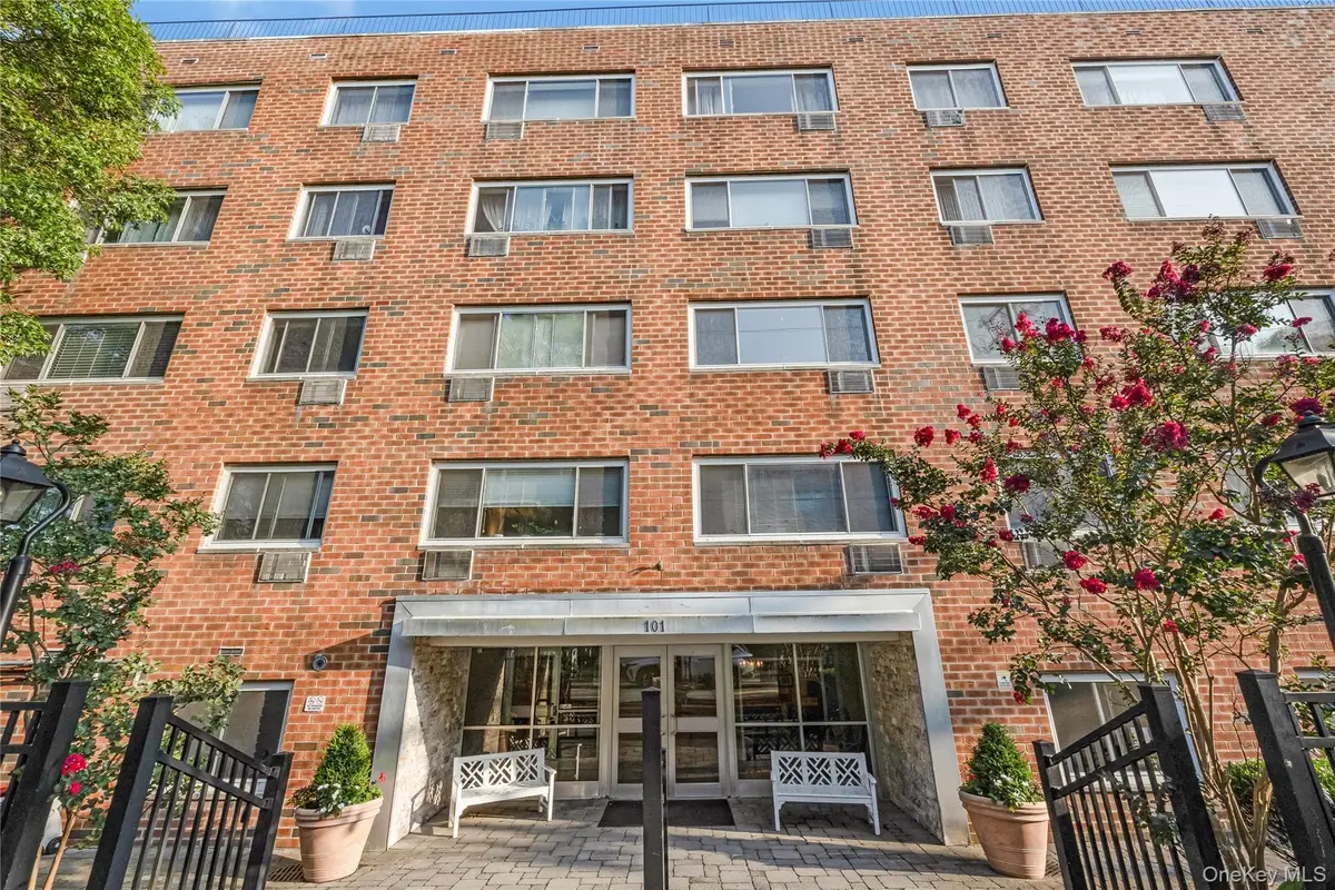 101 Clinton Avenue #1A, Mineola, NY 11501 - Image #1