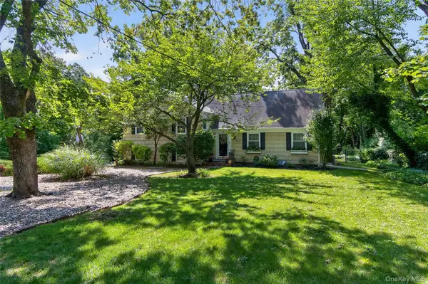 15 The Oaks, Roslyn Estates, NY 11576