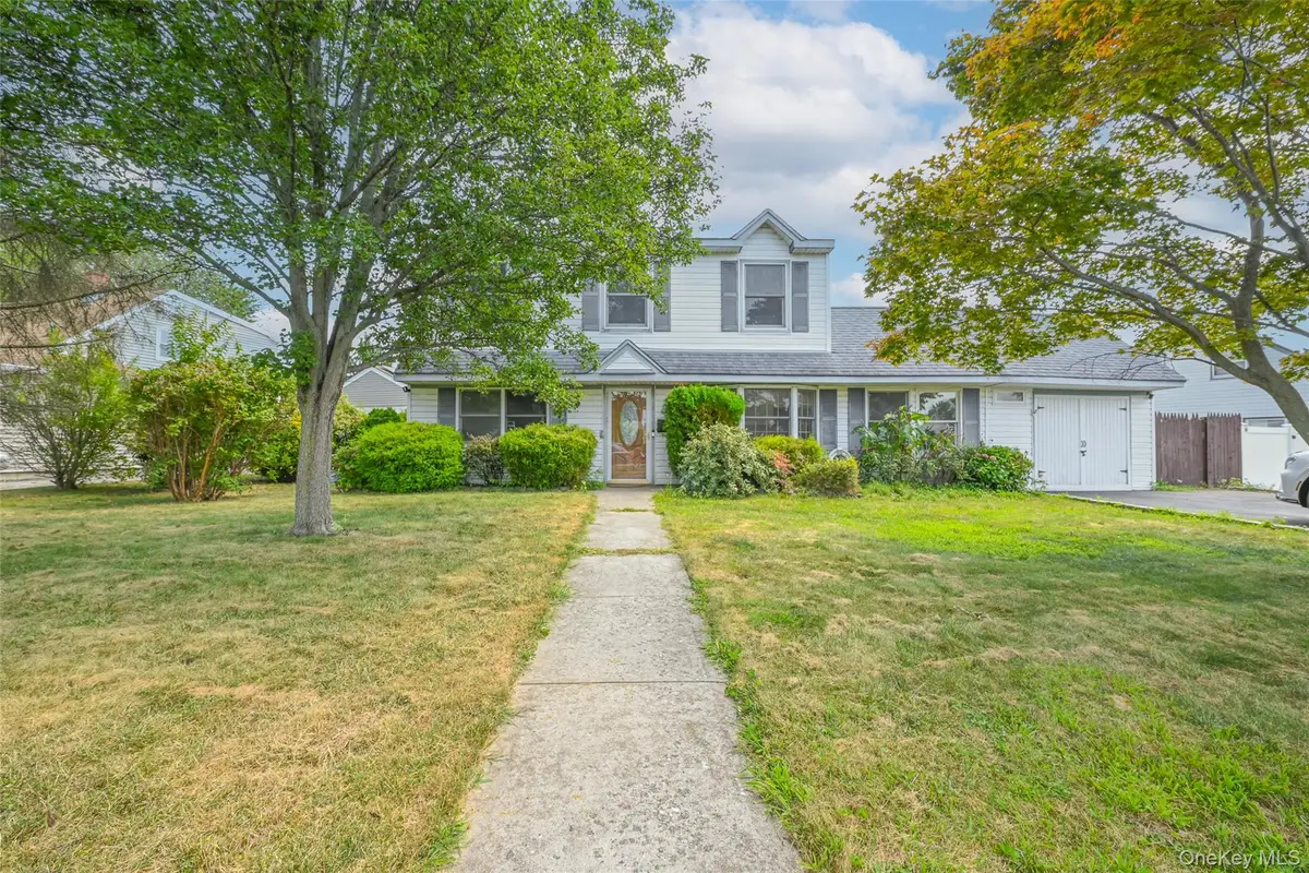 19 Griddle Lane, Levittown, NY 11756 - Image #1