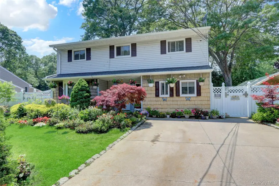 120 Avenue C, Holbrook, NY 11741 - Image #2