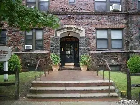 141 Woodmere Boulevard #6J, Woodmere, NY 11598