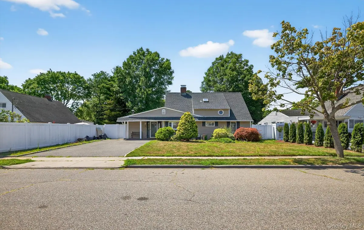 52 April Lane, Hicksville, NY 11801 - Image #1