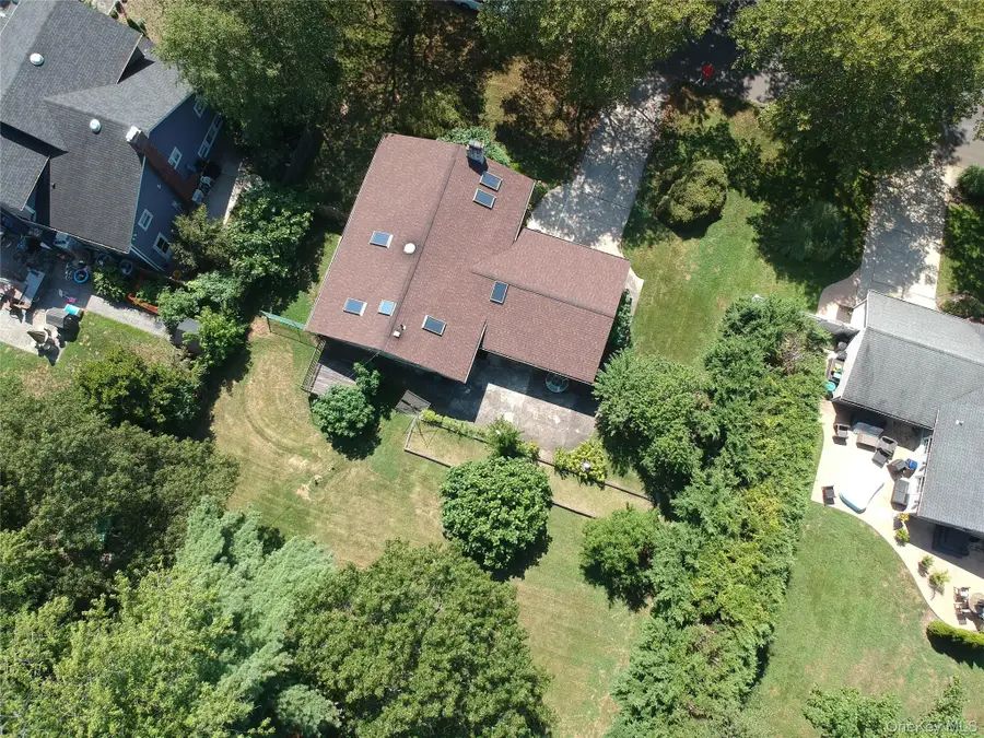 42 Lauren Avenue, Dix Hills, NY 11746 - Image #2