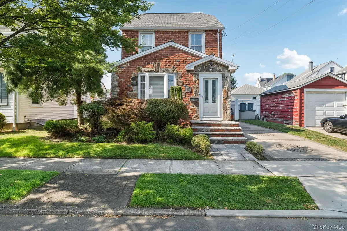 85 Princeton Street, Williston Park, NY 11596 - Image #1