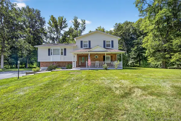 20 Pinebrook Loop, Hopewell Junction, NY 12533