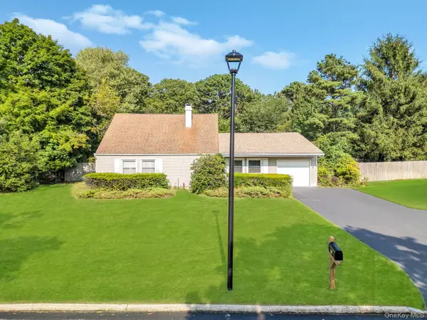 75 White Pine Way, Medford, NY 11763