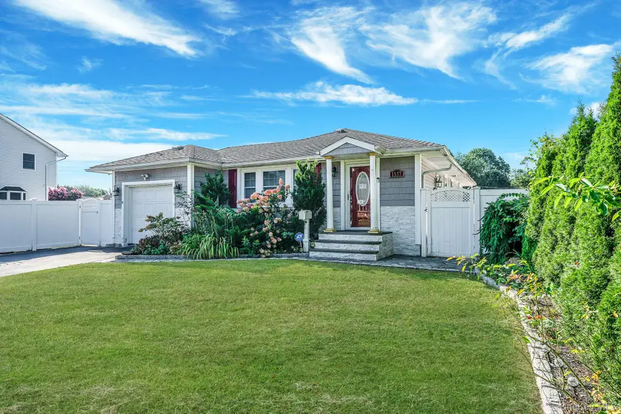 1537 1st Street, West Babylon, NY 11704 - Image #2