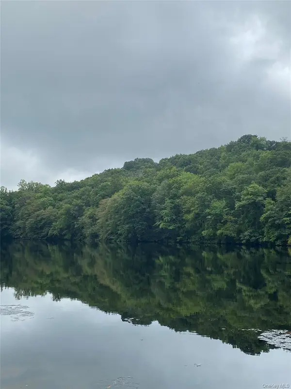 428D Harbor Road, Laurel Hollow, NY 11724