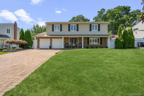 18 Lloyd Lane, Nesconset, NY 11767