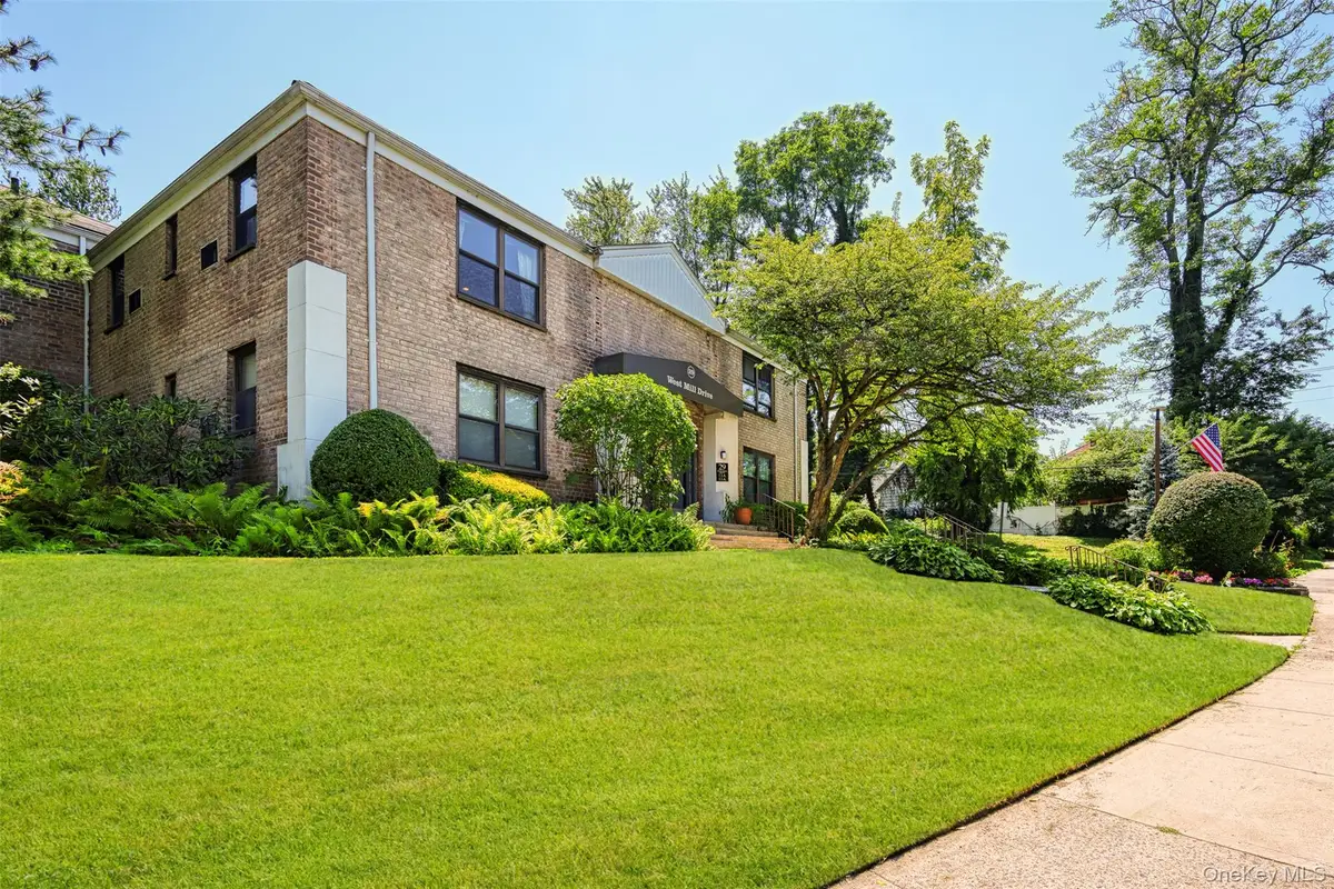 29 West Mill Drive #10A, Great Neck, NY 11021 - Image #1