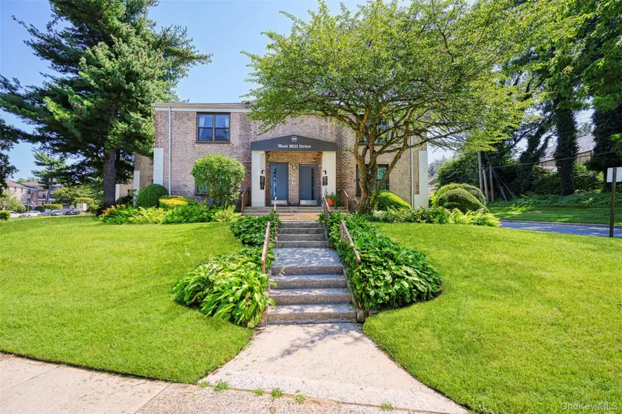 29 West Mill Drive #10A, Great Neck, NY 11021 - Image #2