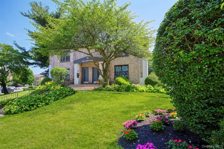 29 West Mill Drive #10A, Great Neck, NY 11021 - Image #3