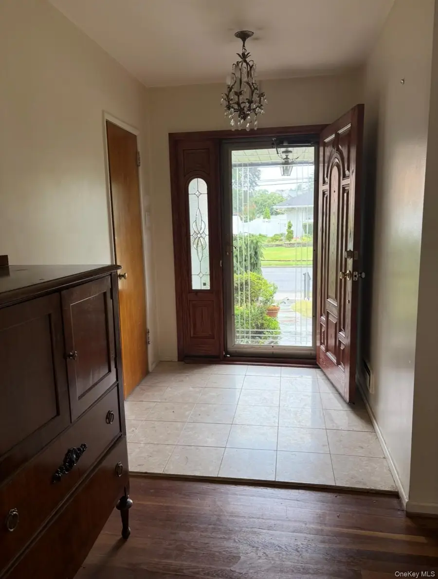 1 Willowbrook Lane, Freeport, NY 11520 - Image #3