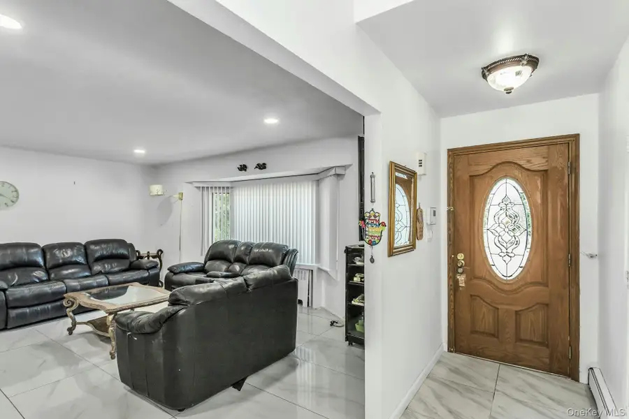 58 Pasadena Drive, Plainview, NY 11803 - Image #3