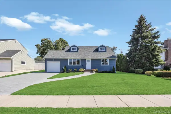 23 Peachtree Lane, Hicksville, NY 11801