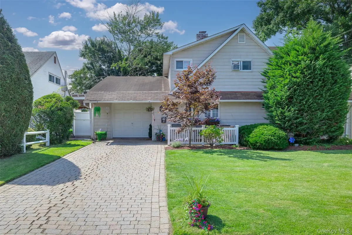 6 Downhill Lane, Wantagh, NY 11793 - #1