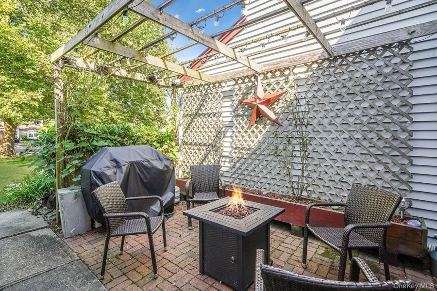 4 Georgian Court, Coram, NY 11727 - Image #3