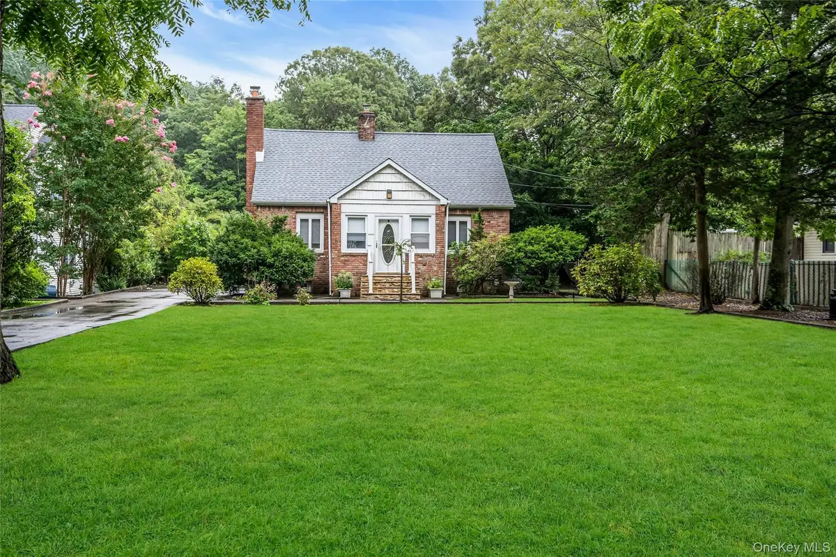 9 Maplelawn Drive, Commack, NY 11725 - Image #1