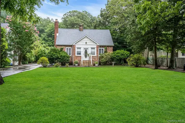 9 Maplelawn Drive, Commack, NY 11725