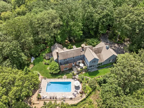 19 Beach Plum Drive, Centerport, NY 11721