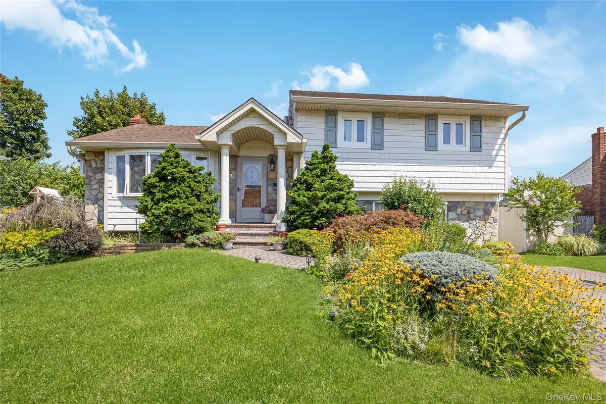 9 Cheryl Lane N, Farmingdale, NY 11735 - Image #1