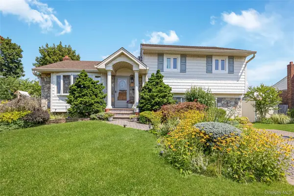 9 Cheryl Lane N, Farmingdale, NY 11735