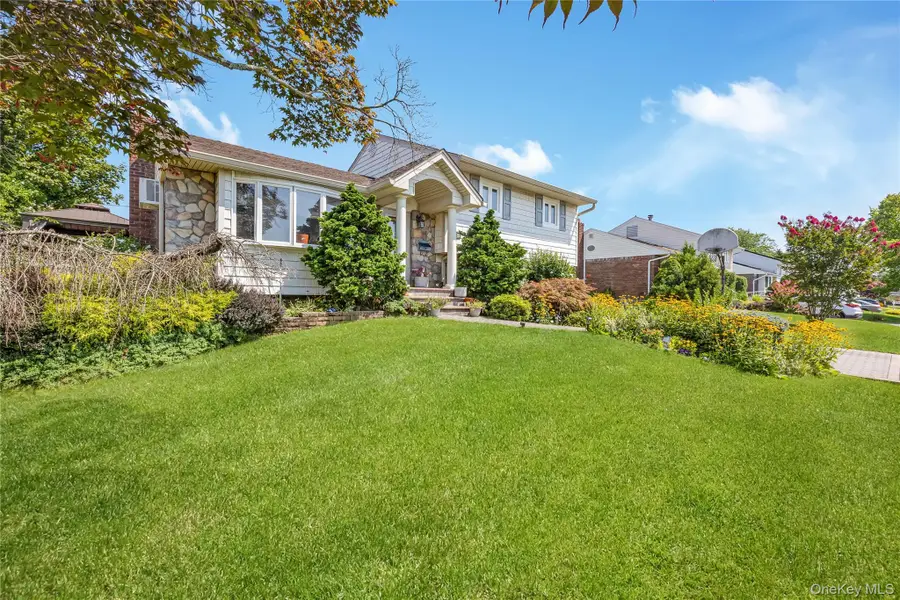 9 Cheryl Lane N, Farmingdale, NY 11735 - Image #2