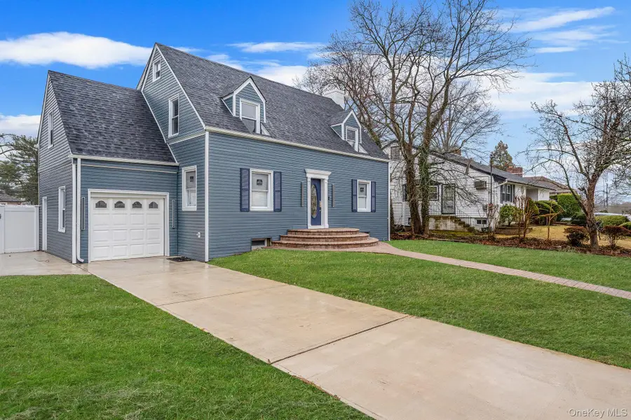 255 Moore Avenue, Freeport, NY 11520 - Image #2