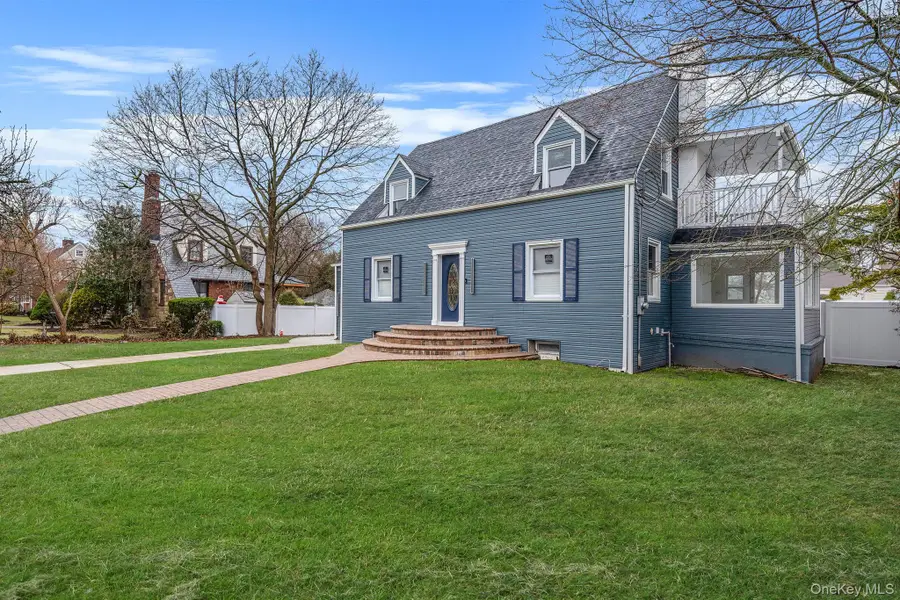 255 Moore Avenue, Freeport, NY 11520 - Image #3