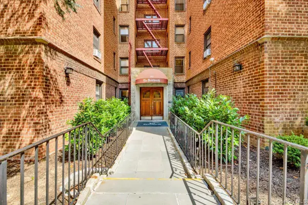 142 Garth Road #TE, Scarsdale, NY 10583